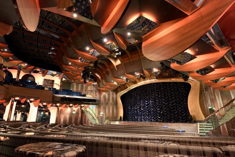 Interior de Teatro Costa cruceros