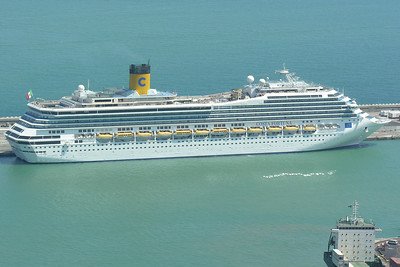 Barco costa cruceros